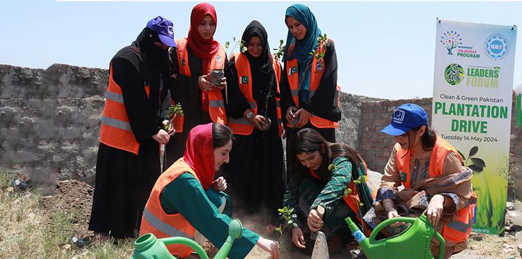 Alkhidmat's Volunteer from UMT Join Alkhidmat Plantation Drive in Lahore