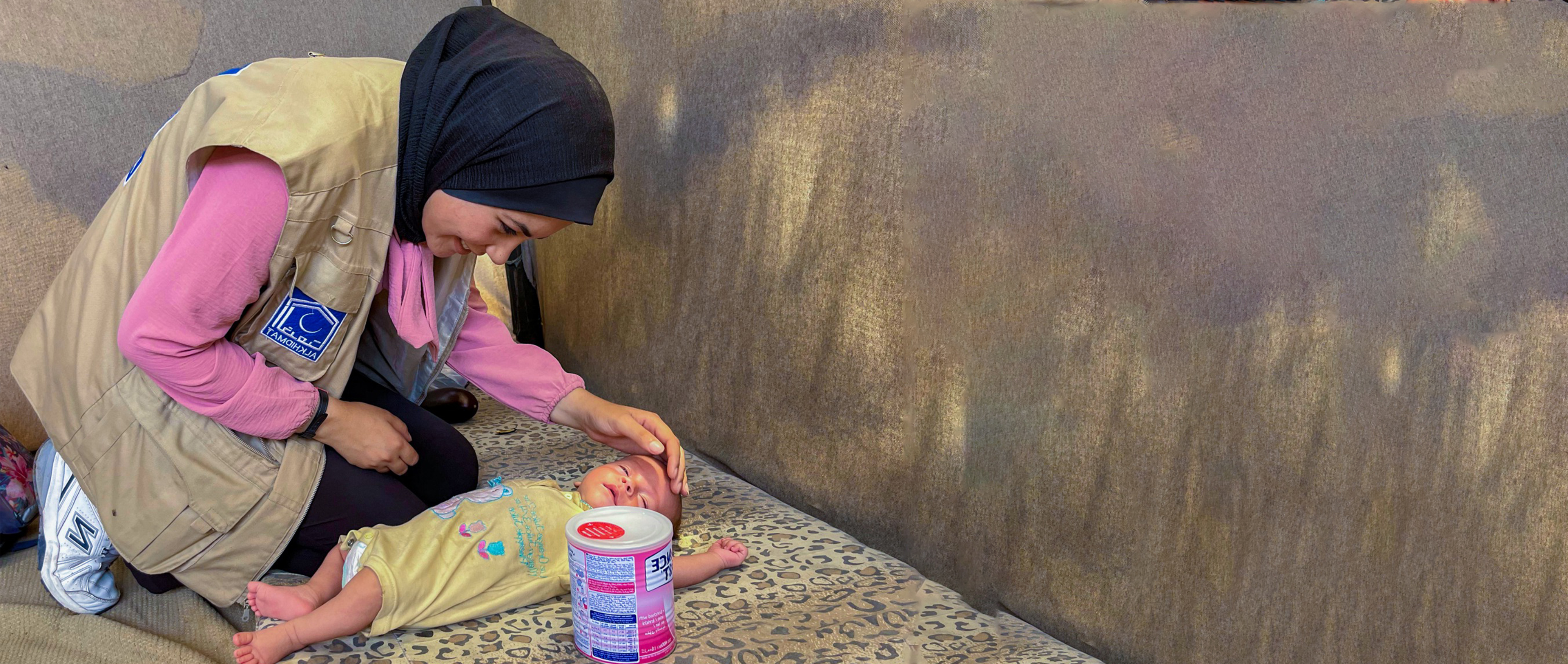 الخدمت فاؤنڈیشن پاکستان کے  تحت  غزہ میں نوزائیدہ اور معصوم بچوں میں دودھ تقسیم