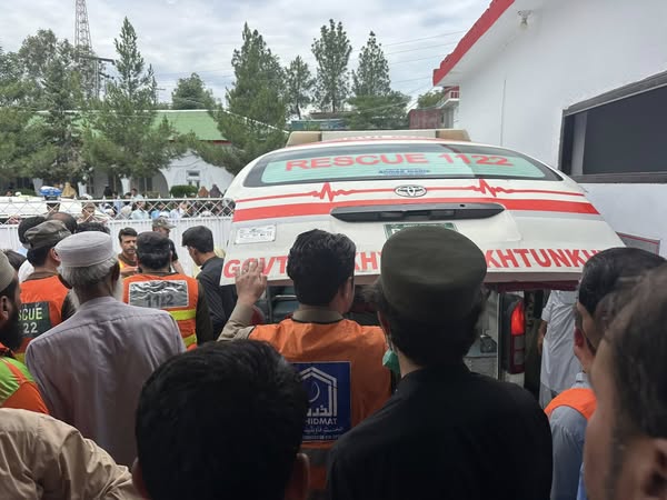 Alkhidmat Volunteers Rescue 16 After Deadly Accident in Upper Dir